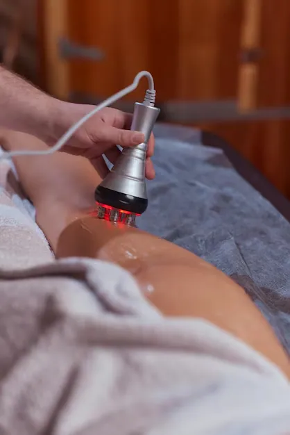 Cavitation machine used for inch loss treatment at Paradise Wellness Delhi